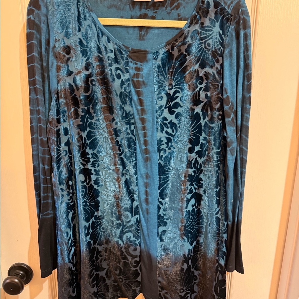 Chico's Zenergy Teal and Black Top